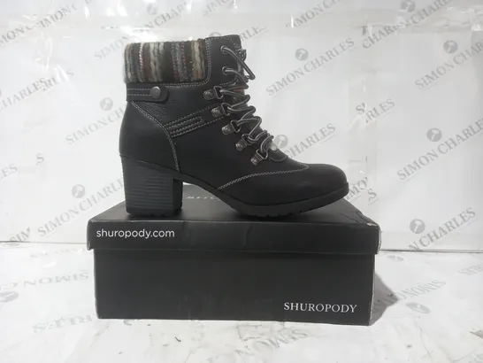 BOXED PAIR OF SHUROPODY PEPPER BLOCK HEEL BOOTS IN BLACK UK SIZE 6