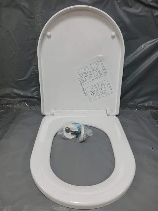 BOXED VIVO PREMIUM SOFT CLOSE TOILET SEAT