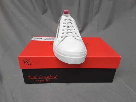 BOXED PAIR OF RUTH LANGSFORD ZIP DETAIL TRAINERS IN WHITE/PINK SIZE 6