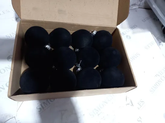 SET OF 12 BLACK CHRISTMAS BAUBLES 