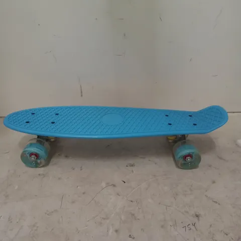 CHILDRENS PENNY BOARD IN BLUE WITH LED WHEELS