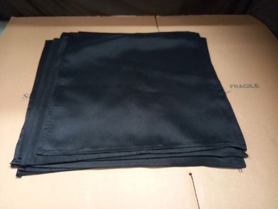 LOT OF 12 BLACK FABRIC SQUARE PLACEMATS - 50X50CM