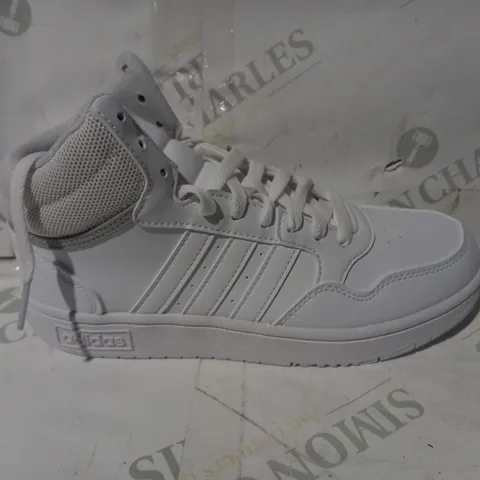 BOXED PAIR OF DESIGNER SHOES IN THE STYLE OF ADIDAS HOOPS MID 3.0 K IN WHITE UK SIZE 3.5