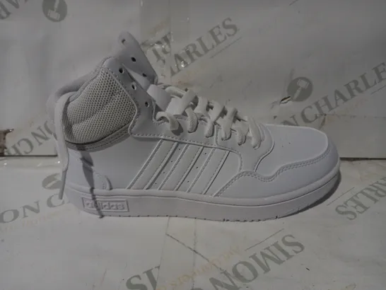 BOXED PAIR OF DESIGNER SHOES IN THE STYLE OF ADIDAS HOOPS MID 3.0 K IN WHITE UK SIZE 3.5