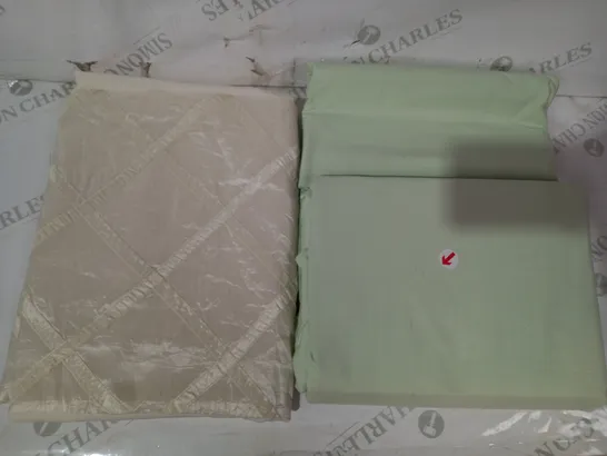 LOT OF 2 ASSORTED DUVET COVERS IN CREAM (SINGLE), AND GREEN (DOUBLE)