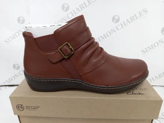 BOXED CLARKS CORA ROUCHED IN DARK TAN LEA IN UK 7