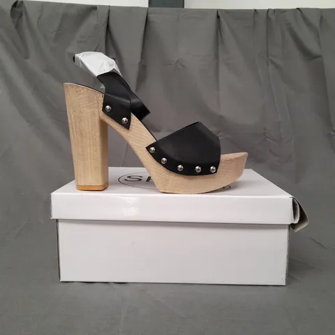 BOXED PAIR OF SPOT ON OPEN TOE HIGH BLOCK HEEL SANDALS IN BLACK SIZE 6