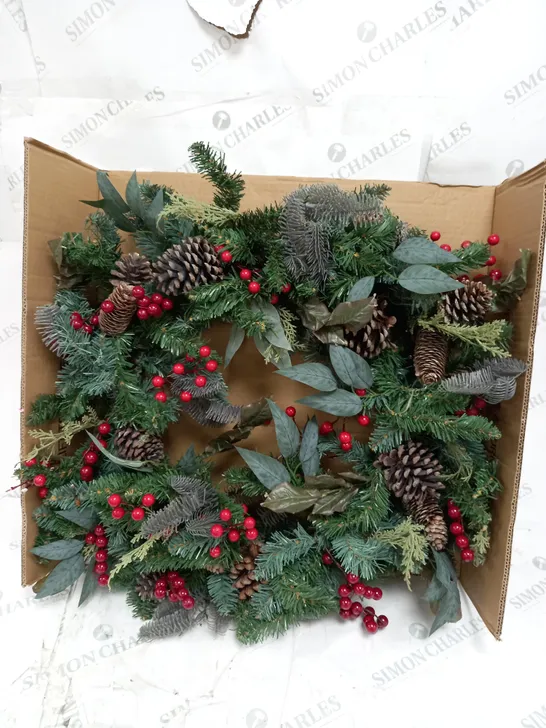 DESIGNER PRE-LIT RED BERRY CHRISTMAS WREATH - 80 CM RRP £44.99