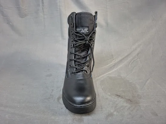 BOXED PAIR OF NITEHAWK MILITARY PATROL COMBAT BOOTS IN BLACK UK SIZE 7