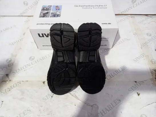 BOXED PAIR BRAND NEW UVEX BLACK SAFETY BOOTS SIZE 35