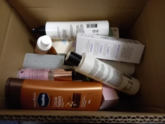 BOX OF APPROXIMATELY 20 ASSORTED COSMETICS TO INCLUDE VASELINE COCOA RADIANT, HAIR GROWTH SPRAY, CURLYBERRY SET ETC