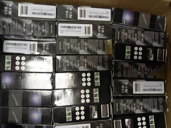 BOX OF APPROXIMATELY 30 SUPER BRIGHT ZOOMABLE FLASHLIGHTS