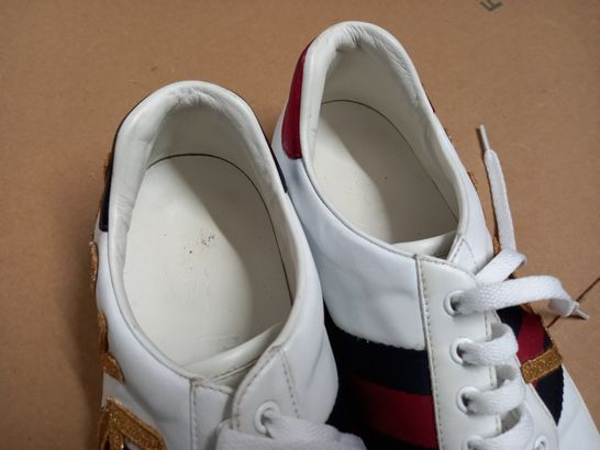 PAIR OF GUCCI STYLE WHITE LEATHER TRAINERS - 8