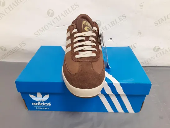 BOXED PAIR OF ADIDAS BECKENBAUER SHOES IN BROWN/WHITE UK SIZE 9