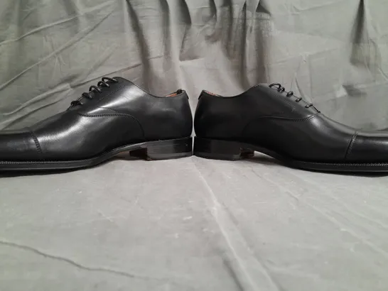 BOXED PAIR OF MEERMIN BLACK SHOES SIZE 8E