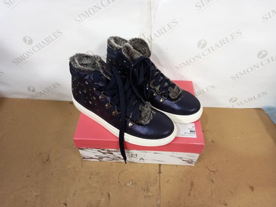 BOXED PAIR OF MODA IN PELLE HIGHTOPS - SIZE 41