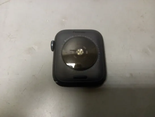 APPLE WATCH SE (40mm) (NO STRAP)