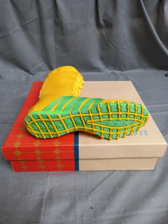 BOX OF 12 PAIRS OF BUILLON BOOTS IN YELLOW/GREEN - VARIOUS SIZES