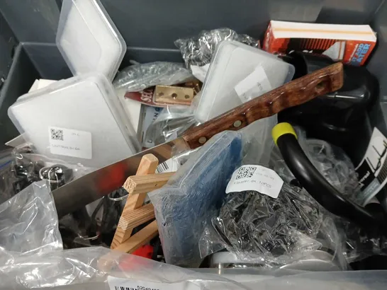 BOX OF APPROXIMATELY 15 ASSORTED ITEMS TO INCLUDE - EXTERIOR GRADE SCREW , CRAFT KNIFE , FLY FISHING HOOK ETC