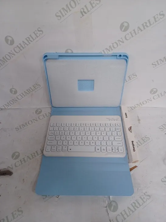 WIRELESS 10.9' KEYBOARD CASE FOR IPAD AIR 5TH/4TH IN BABY BLUE 