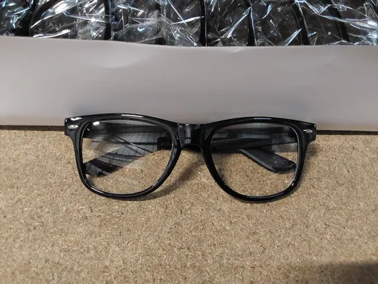 BOX OF BLACK FRAME NEED GLASSES // QUANTITY UNSPECIFIED (1 BOX)