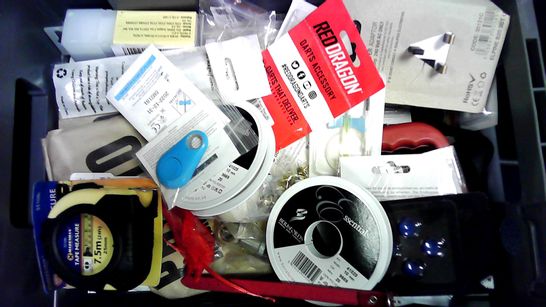 LOT OF APPROXIMATELY 20 ASSORTED HOUSEHOLD ITEMS, TO INCLUDE TAPE MEASURE, BAT LIGHTS, BABY CUTLERY, ETC