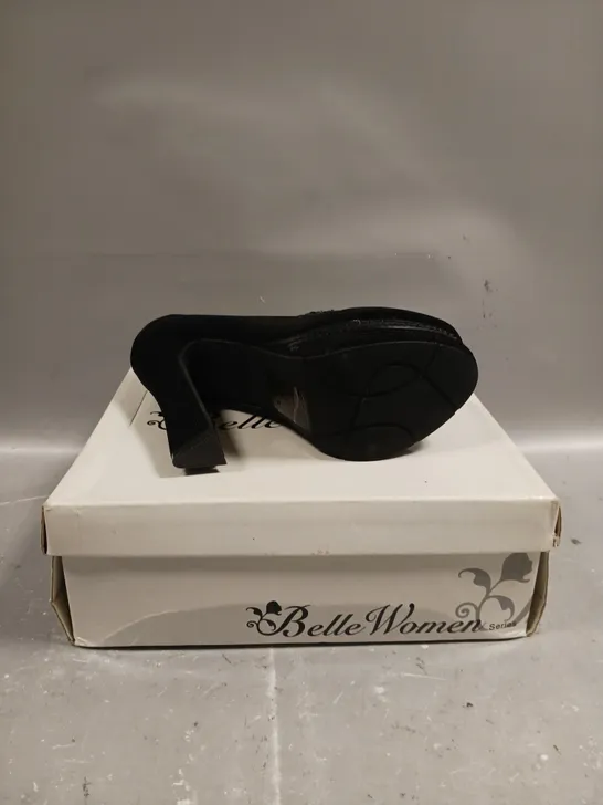 BOXED PAIR OF BELLE WOMENS HIGH HEEL SLIP ON SHOES IN BLACK - SIZE 4