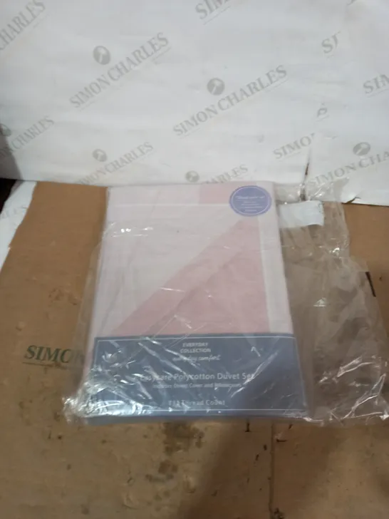 EVERYDAY BLUSH GEO REVERSIBLE DUVET COVER SET - DOUBLE  RRP £16