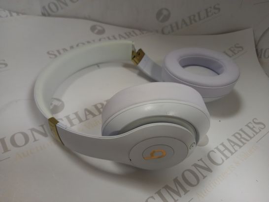 BEATS STUDIO 3 ON EAR HEADPHONES IN WHITE