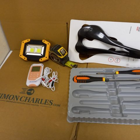 BOX OF ASSORTED ITEMS TO INCLUDE TRONGLE LED RECHARGEABLE WORK LIGHT, STANLEY FATMAX AUTOLOCK TAPE - 8M (BROKEN), SELLE ITALIA SLR C59 SADDLE, BAHCO BE-9882TB"ERGO" SCREWDRIVER SET (PARTS MISSING), & 