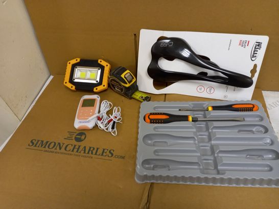 BOX OF ASSORTED ITEMS TO INCLUDE TRONGLE LED RECHARGEABLE WORK LIGHT, STANLEY FATMAX AUTOLOCK TAPE - 8M (BROKEN), SELLE ITALIA SLR C59 SADDLE, BAHCO BE-9882TB"ERGO" SCREWDRIVER SET (PARTS MISSING), & 