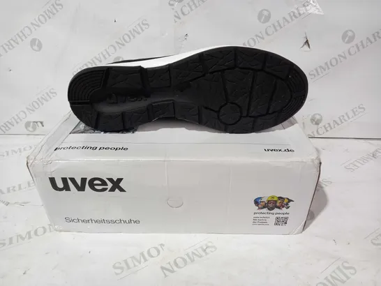 BOXED PAIR OF UVEX SAFETY TRAINERS IN BLACK EU SIZE 44