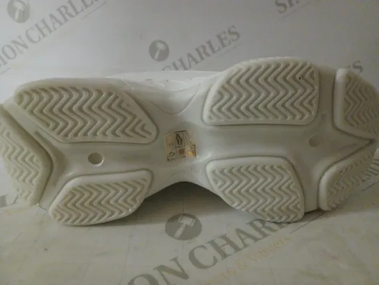 BOXED PAIR OF KOI WOMEN'S EXTRA CHUNKY WHITE TRAINERS SIZE 6