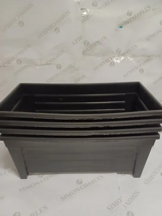 LOT TO CONTAIN 4 X RECTANGULAR PLASTIC PLANTERS - BLACK 