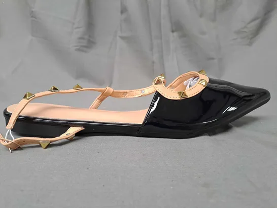 BOXED PAIR OF DESIGNER POINTED TOE FLAT STRAPPY SHOES IN GLOSSY BLACK W. GOLD EFFECT STUDS EU SIZE 43