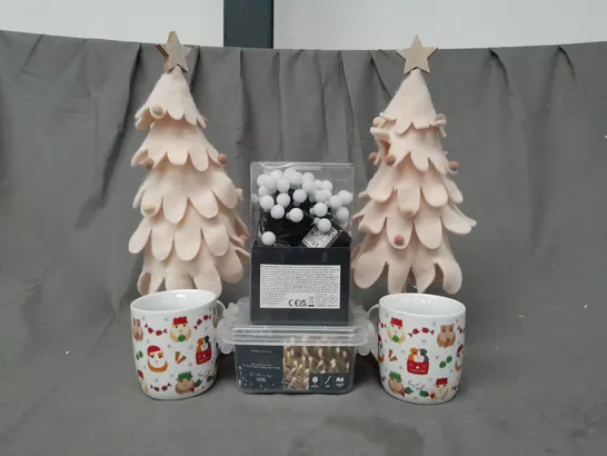 LARGE ASSORTMENT OF FESTIVE HOUSEHOLD AND DECORATIVE ITEMS TO INCLUDE FELT TREE DECORATION, FESTIVE HAMSTER MUG, MULTICOLOURED STRING LIGHTS, ETC - COLLECTION ONLY