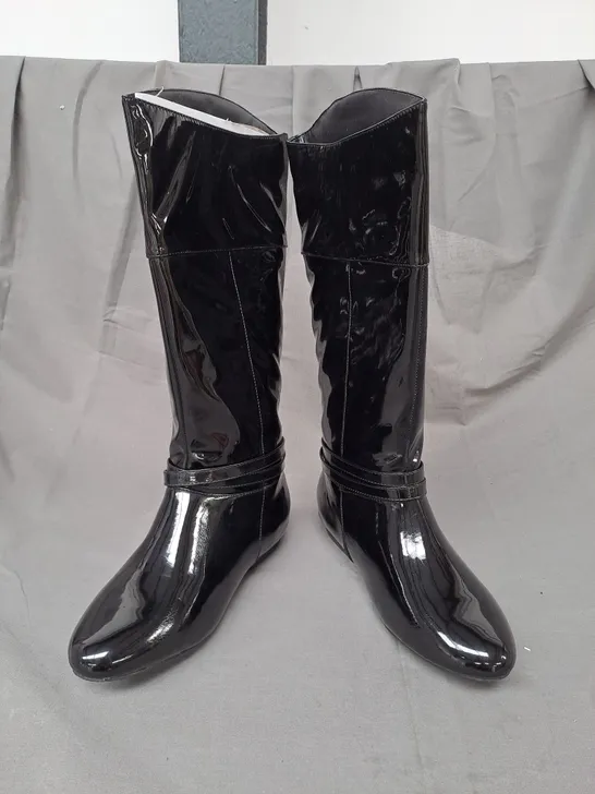 BOXED PAIR OF FREESPIRIT GIRLS RIDING BOOTS IN BLACK SIZE 6