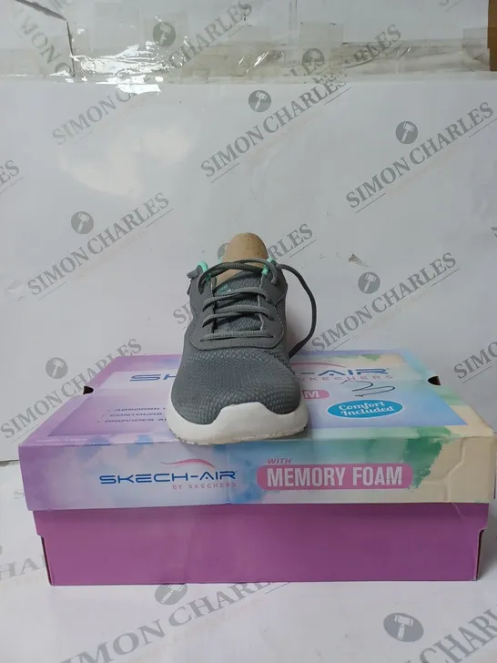 SKECHER AIR GREY DYNAMIC TRAINER SIZE 7