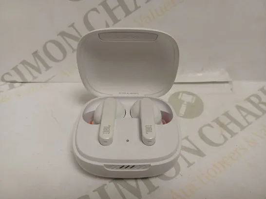 JBL LIVE PRO+ WIRELESS EARBUDS IN WHITE