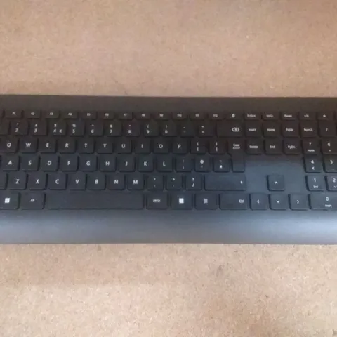 MICROSOFT WIRELESS 900 DESKTOP - KEYBOARD AND MOUSE COMBO