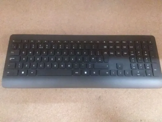 MICROSOFT WIRELESS 900 DESKTOP - KEYBOARD AND MOUSE COMBO