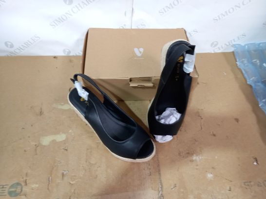 BOXED PAIR OF DESIGNER BLACK WEDGE SHOES SIZE 5