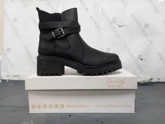 BOXED PAIR OF BLOWFISH MALIBU ANKLE BOOTS IN BLACK SIZE 6