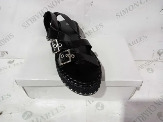 BOXED PAIR OF DESIGNER CHUNKY SANDALS IN BLACK UK SIZE 6