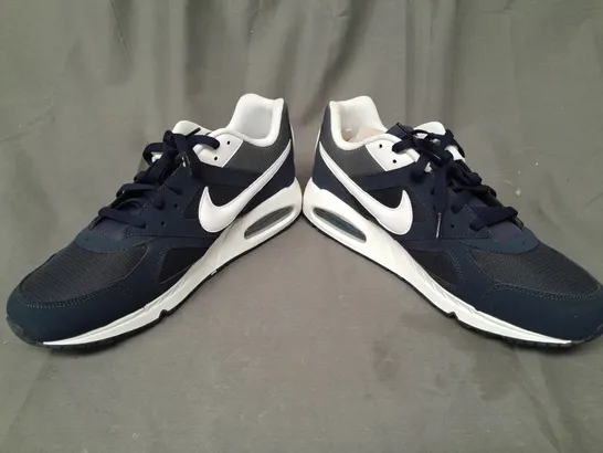 BOXED PAIR OF NIKE AIR MAX SHOES IN NAVY/WHITE UK SIZE 12