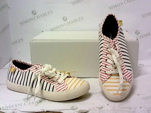 BOXED PAIR OF JOULES STRIPE TRAINERS SIZE 5