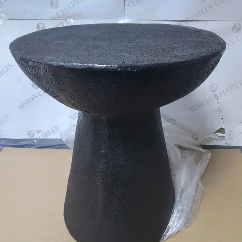 BLACK SANDBLAST SIDE TABLE