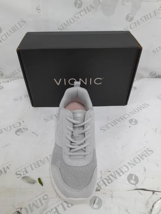 BOXED PAIR OF VIONIC GREY/PINK MESH TRAINERS SIZE 6 