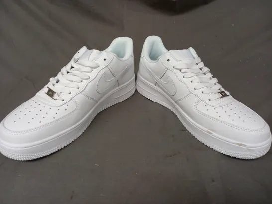 PAIR OF NIKE AIR FORCE 1 SHOES IN WHITE UK SIZE 7