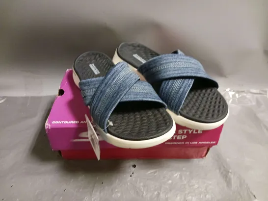 SKECHERS PERFORMANCE LADIES DENIM STYLE SANDALS SIZE 4